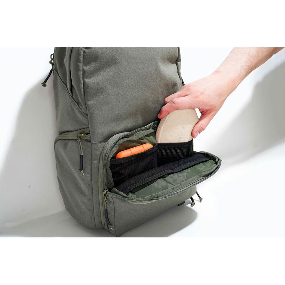 Brevite The Jumper Camera Laptop Backpack 18L (Poppy Red) NEW USA Fast Shipping - Picture 11 of 13